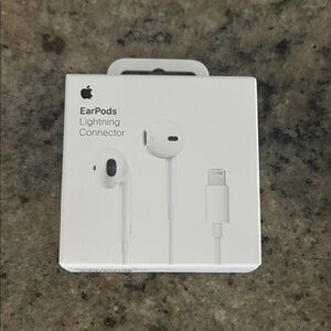 Apple EarPods with Lightning Connector - White